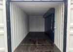 20-Fuß-Container mit Rolladen und Eingangstür RAL 7016 – Bild 14